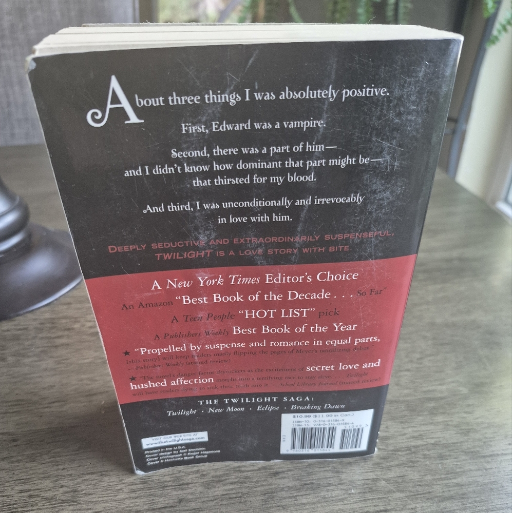 Twilight Book with Black Cover - Picture 2 of 11